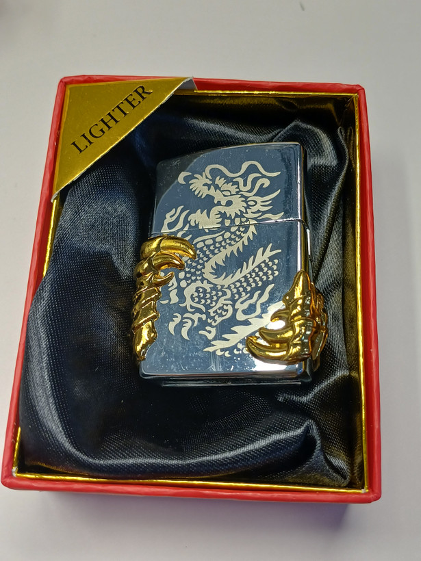 فندک گازی طرح پنجه اژدها دارای جعبه